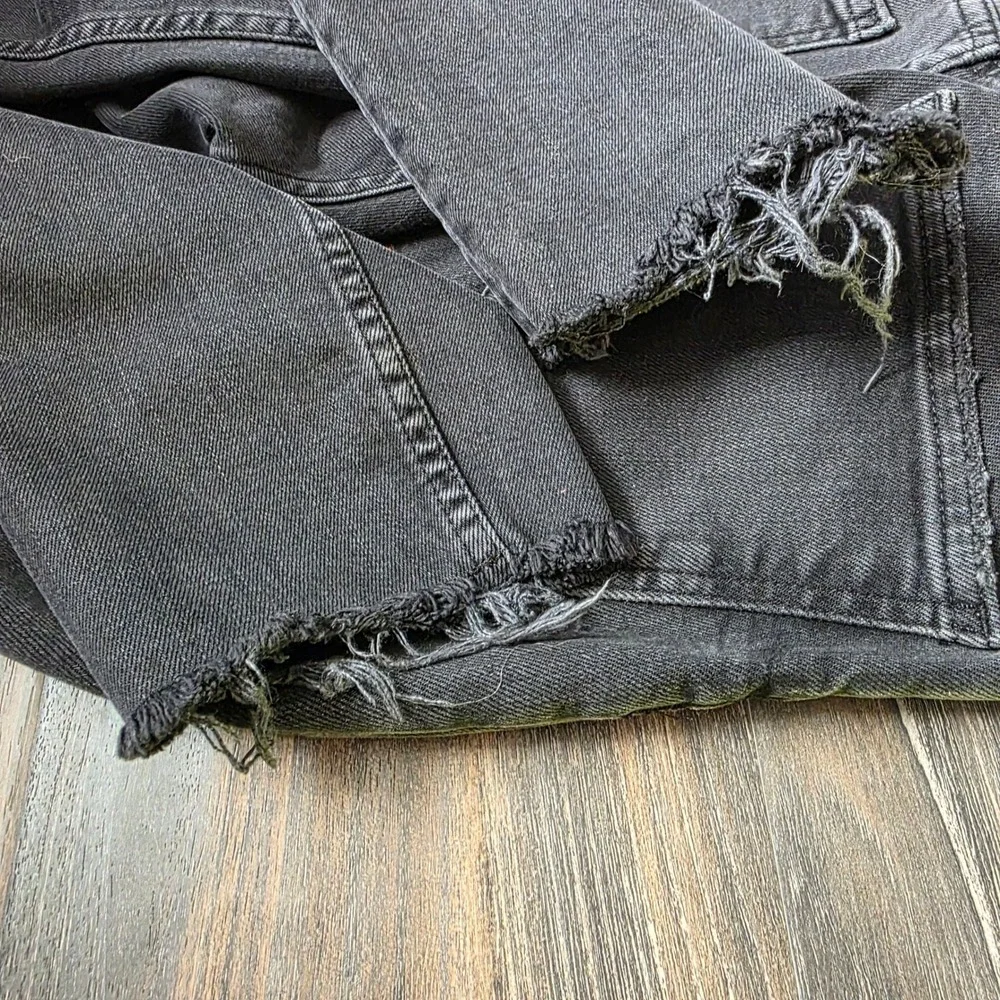 ZARA HW Slim Black Denim Straight Leg Cropped Raw Hem Jeans Women's Size 4‎